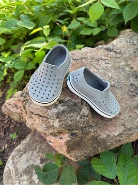 Native Kids Slip-On Water Shoe Light Gray with Blue Accent Size C6